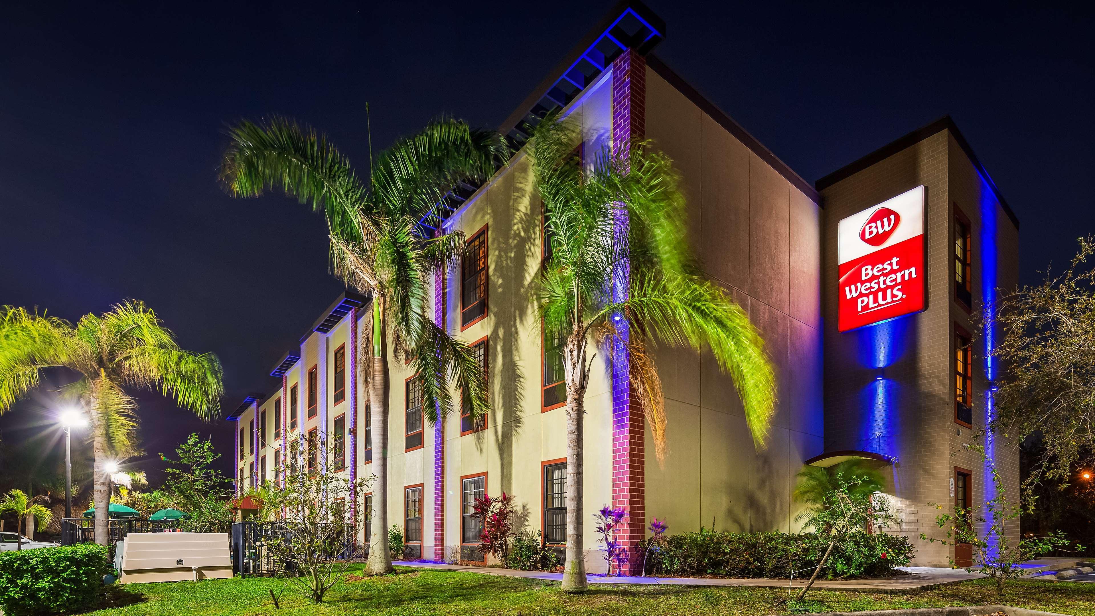 Best Western Plus Bradenton Gateway Hotel Exterior foto